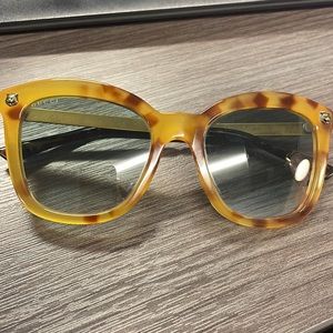 Gucci tortoise shell sunglasses. Great condition. Comes with case and liner.